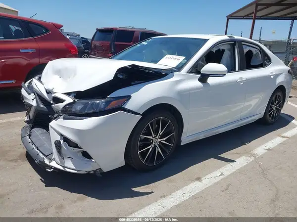 4T1G11AK0NU664781 2022 TOYOTA CAMRY - Image 2