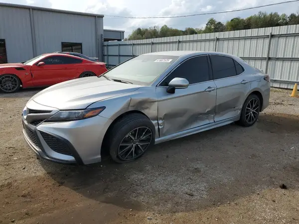 4T1G11AK0NU666336 2022 TOYOTA CAMRY - Image 1