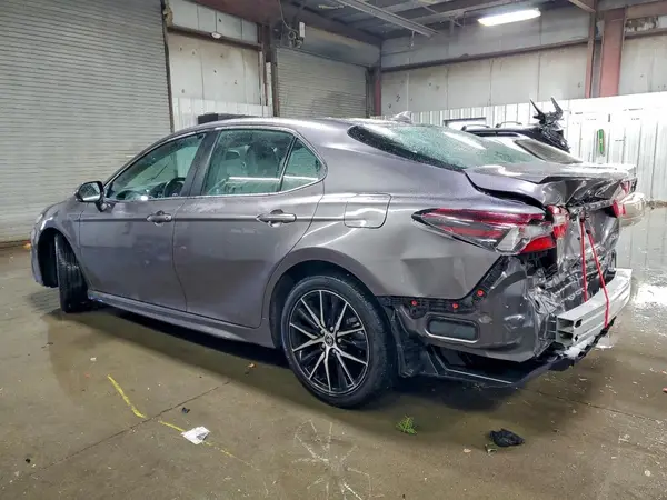 4T1G11AK0NU667129 2022 TOYOTA CAMRY - Image 2