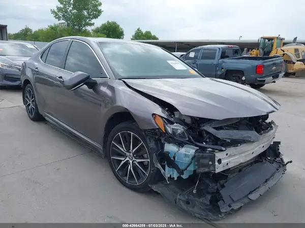 4T1G11AK0NU668412 2022 TOYOTA CAMRY - Image 1