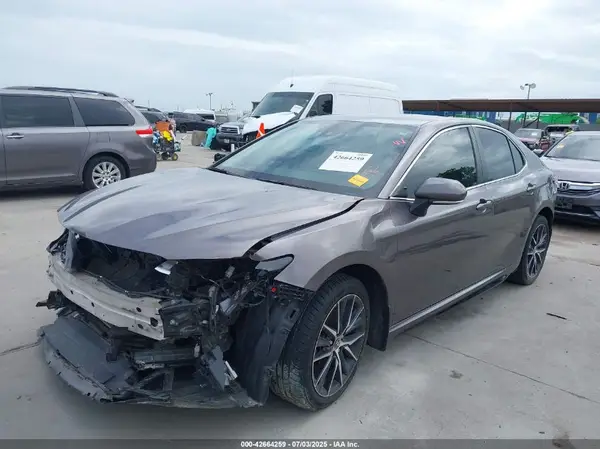 4T1G11AK0NU668412 2022 TOYOTA CAMRY - Image 2