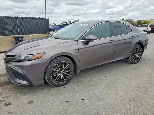 4T1G11AK0NU668524 2022 TOYOTA CAMRY - Image 1