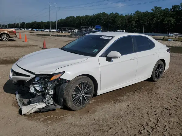 4T1G11AK0NU671648 2022 TOYOTA CAMRY - Image 1