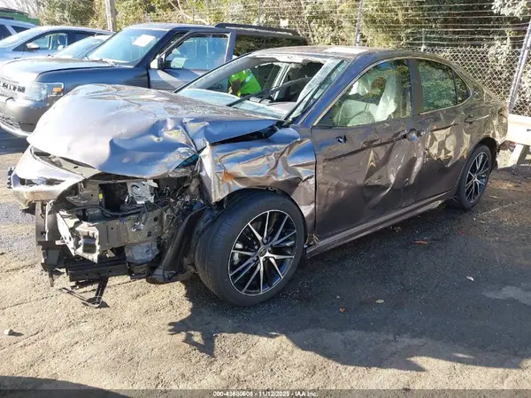 4T1G11AK0NU673920 2022 TOYOTA CAMRY - Image 2