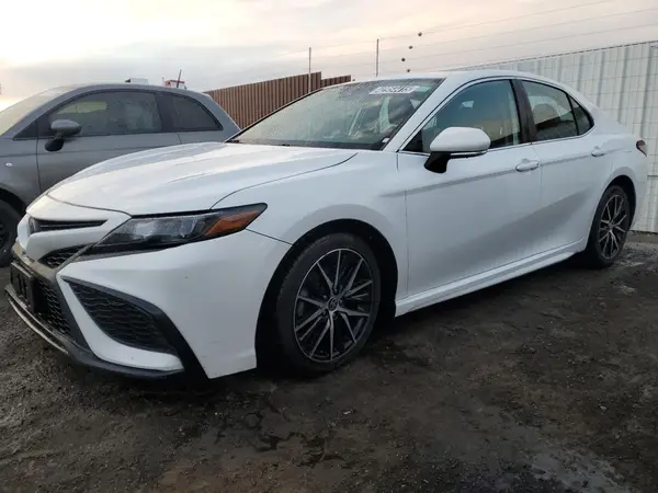 4T1G11AK0NU674677 2022 TOYOTA CAMRY - Image 1