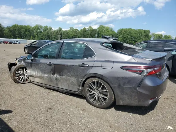 4T1G11AK0NU676915 2022 TOYOTA CAMRY - Image 2