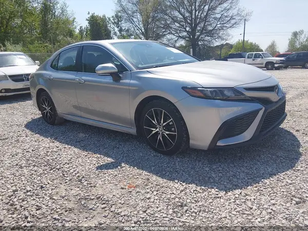 4T1G11AK0NU677689 2022 TOYOTA CAMRY - Image 1