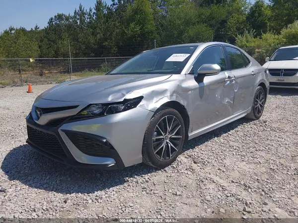 4T1G11AK0NU677689 2022 TOYOTA CAMRY - Image 2
