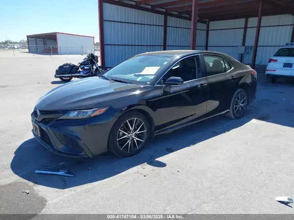 4T1G11AK0NU678437 2022 TOYOTA CAMRY - Image 2