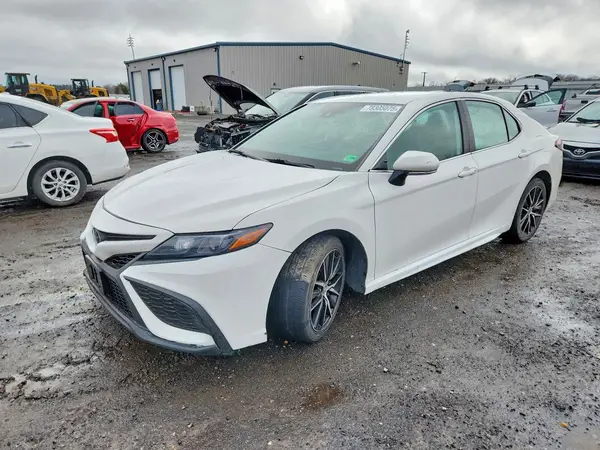 4T1G11AK0NU683735 2022 TOYOTA CAMRY - Image 1