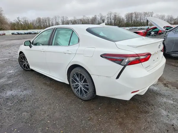 4T1G11AK0NU683735 2022 TOYOTA CAMRY - Image 2