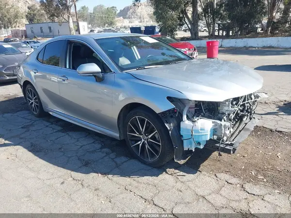 4T1G11AK0NU684464 2022 TOYOTA CAMRY - Image 1