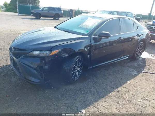 4T1G11AK0NU684724 2022 TOYOTA CAMRY - Image 2