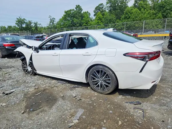 4T1G11AK0NU687221 2022 TOYOTA CAMRY - Image 2
