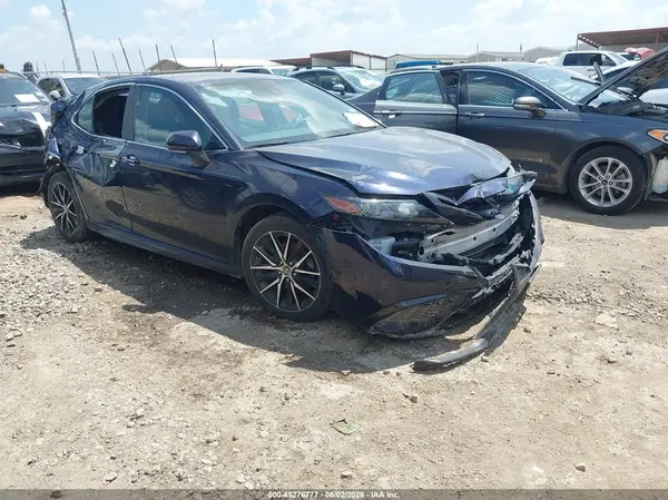 4T1G11AK0NU687848 2022 TOYOTA CAMRY - Image 1