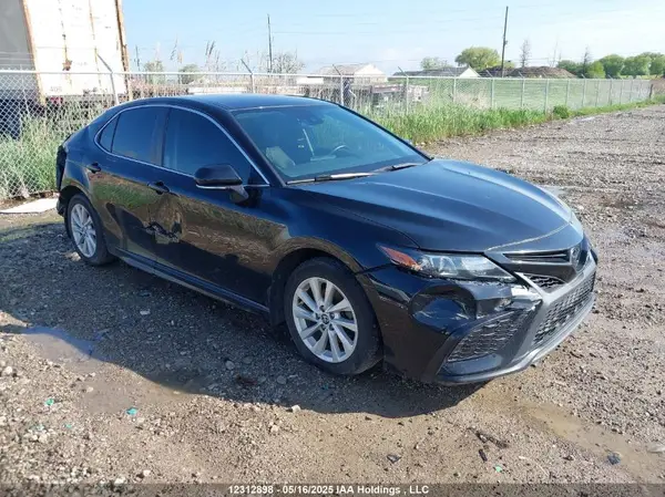 4T1G11AK0NU688319 2022 TOYOTA CAMRY - Image 1