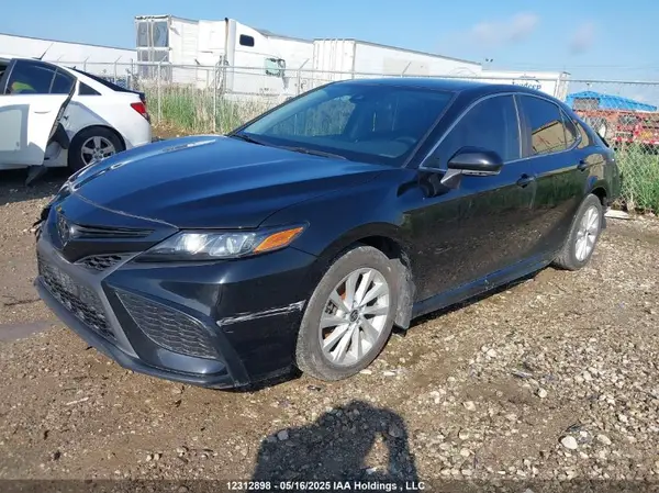 4T1G11AK0NU688319 2022 TOYOTA CAMRY - Image 2