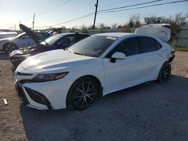 4T1G11AK0NU691544 2022 TOYOTA CAMRY - Image 1