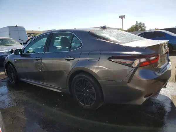 4T1G11AK0NU693083 2022 TOYOTA CAMRY - Image 2