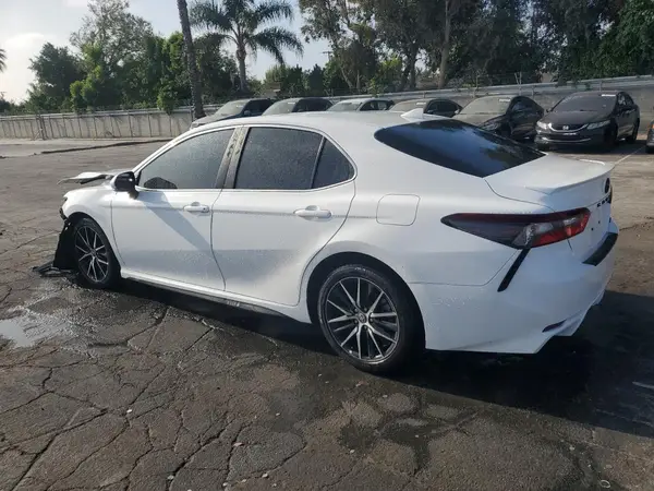 4T1G11AK0NU694363 2022 TOYOTA CAMRY - Image 2