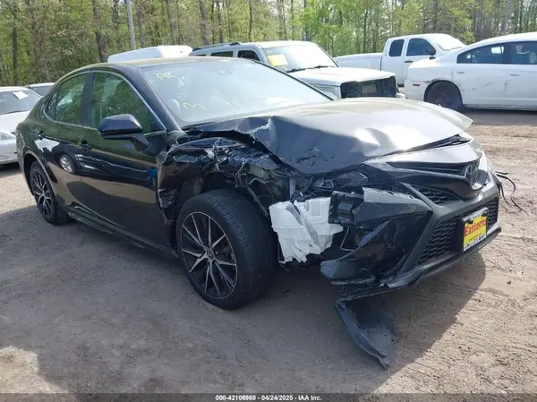 4T1G11AK0NU695559 2022 TOYOTA CAMRY - Image 1