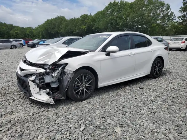 4T1G11AK0NU696758 2022 TOYOTA CAMRY - Image 1