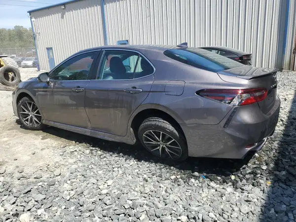 4T1G11AK0NU697943 2022 TOYOTA CAMRY - Image 2