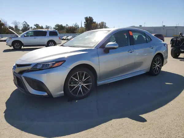 4T1G11AK0NU701781 2022 TOYOTA CAMRY - Image 1
