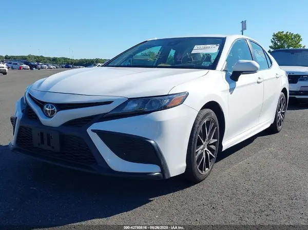 4T1G11AK0NU702624 2022 TOYOTA CAMRY - Image 2