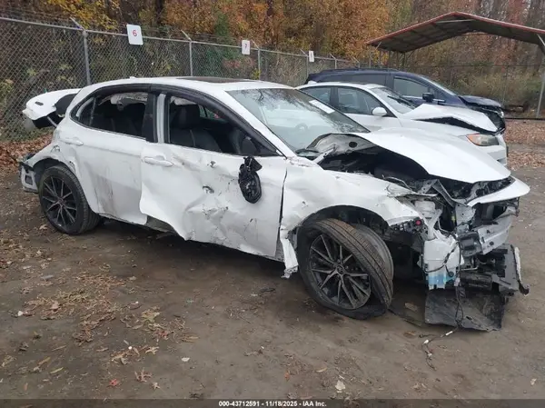 4T1G11AK0NU706494 2022 TOYOTA CAMRY - Image 1
