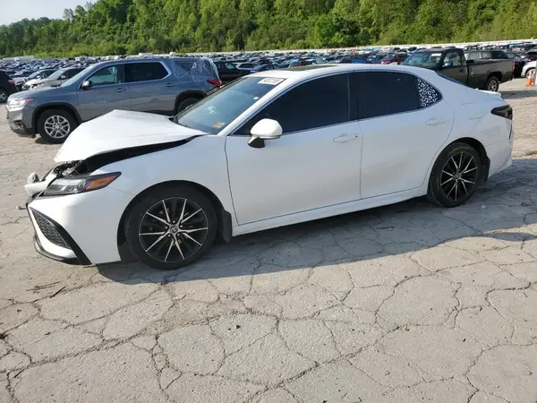 4T1G11AK0NU707080 2022 TOYOTA CAMRY - Image 1