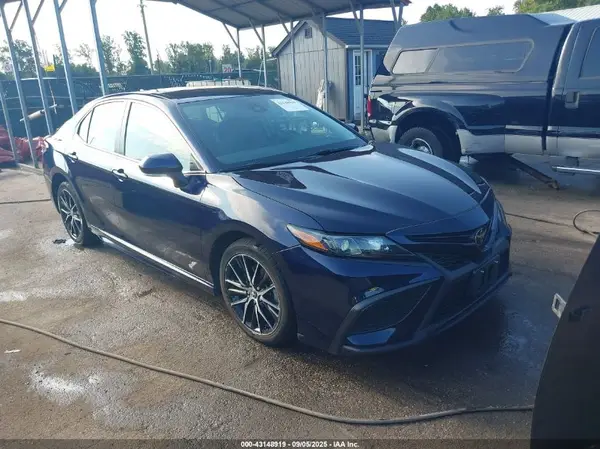 4T1G11AK0NU707676 2022 TOYOTA CAMRY - Image 1