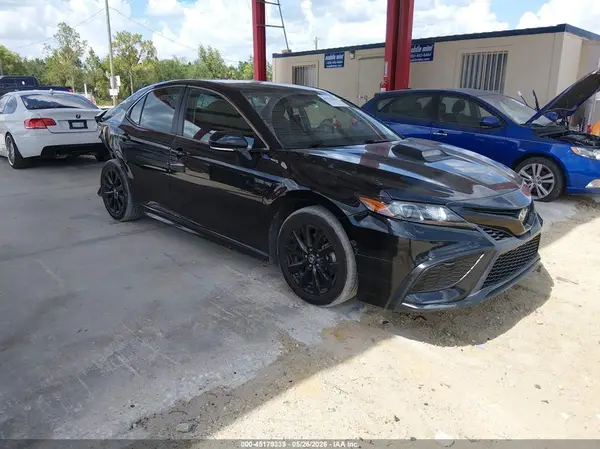 4T1G11AK0NU708679 2022 TOYOTA CAMRY - Image 1