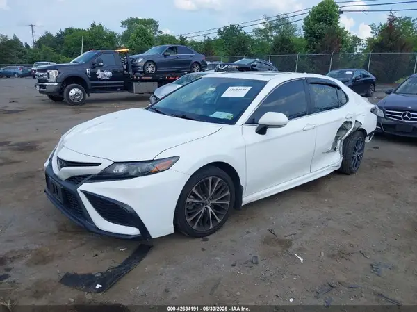 4T1G11AK0NU709413 2022 TOYOTA CAMRY - Image 2