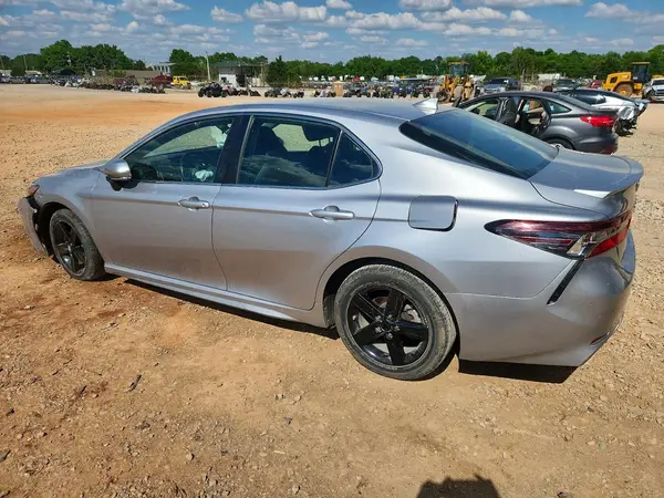 4T1G11AK0NU713056 2022 TOYOTA CAMRY - Image 2