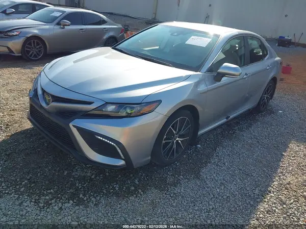 4T1G11AK0NU714336 2022 TOYOTA CAMRY - Image 2