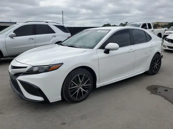 4T1G11AK0NU715017 2022 TOYOTA CAMRY - Image 1