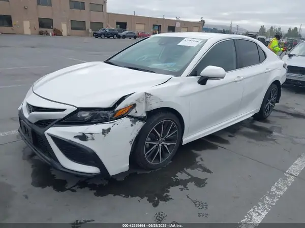 4T1G11AK0NU715065 2022 TOYOTA CAMRY - Image 2
