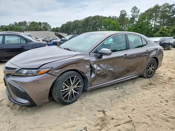 4T1G11AK0NU717186 2022 TOYOTA CAMRY - Image 1