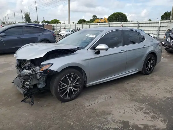 4T1G11AK0PU161898 2023 TOYOTA CAMRY - Image 1