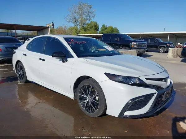 4T1G11AK0RU207765 2024 TOYOTA CAMRY - Image 1