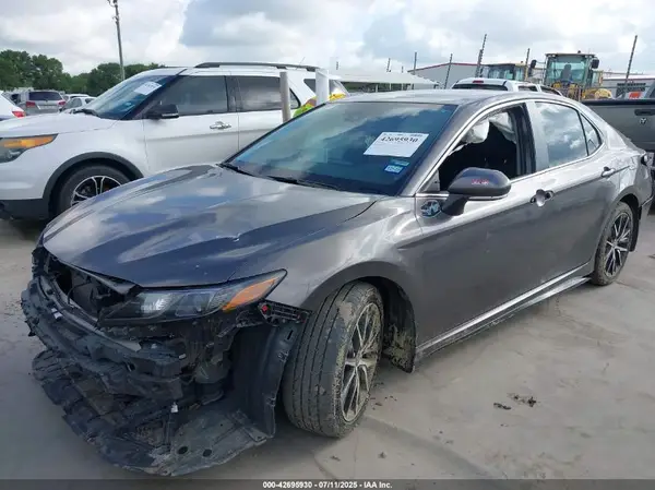 4T1G11AK0RU215591 2024 TOYOTA CAMRY - Image 2