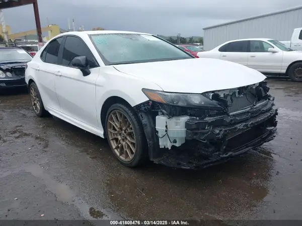 4T1G11AK0RU260398 2024 TOYOTA CAMRY - Image 1