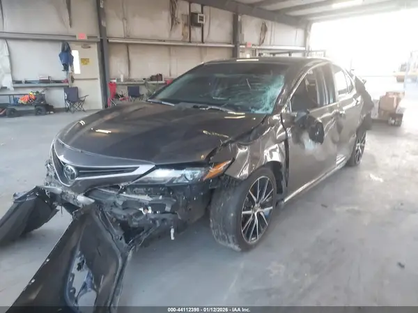 4T1G11AK0RU842551 2024 TOYOTA CAMRY - Image 2