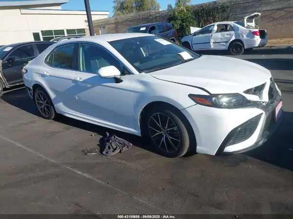 4T1G11AK0RU843490 2024 TOYOTA CAMRY - Image 1