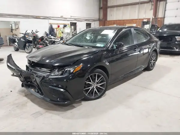 4T1G11AK0RU847717 2024 TOYOTA CAMRY - Image 2