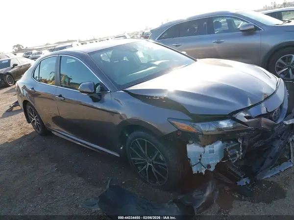 4T1G11AK0RU848804 2024 TOYOTA CAMRY - Image 1