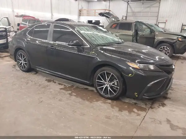 4T1G11AK0RU852478 2024 TOYOTA CAMRY - Image 1