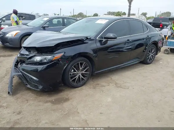 4T1G11AK0RU860192 2024 TOYOTA CAMRY - Image 2