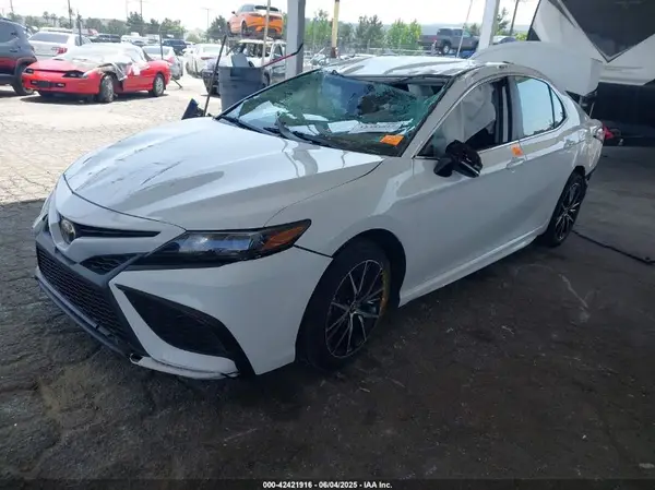 4T1G11AK0RU867613 2024 TOYOTA CAMRY - Image 2